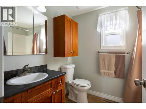 Full bathroom - 4 piece at 8000 Highland Road Unit# 24, Swan Lake West, Vernon