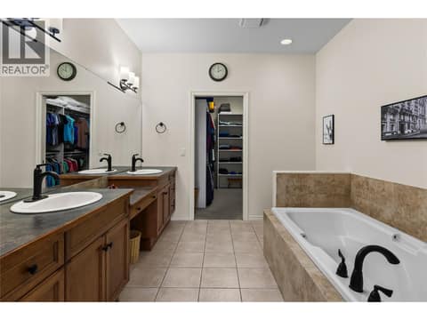 Primary ensuite at 4100 Gallaghers Parkland Unit# 2, South East Kelowna