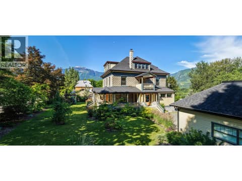Photo 3 of 805 & 815 Mackenzie Avenue, Revelstoke