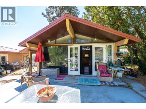 Guest Suite at 482 Pinehill Road, Oliver Rural