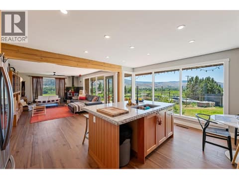 Main House at 482 Pinehill Road, Oliver Rural