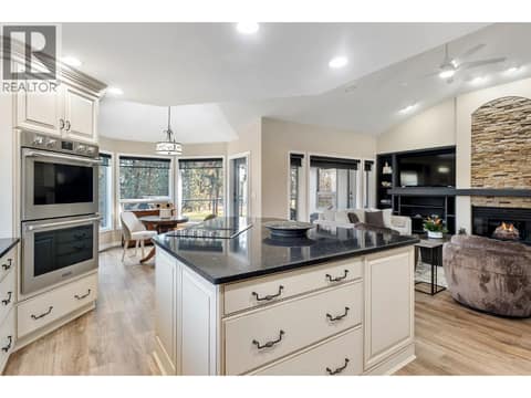 Double ovens at 3907 Gallaghers Circle, South East Kelowna
