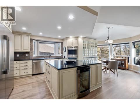 Kitchen island at 3907 Gallaghers Circle, South East Kelowna
