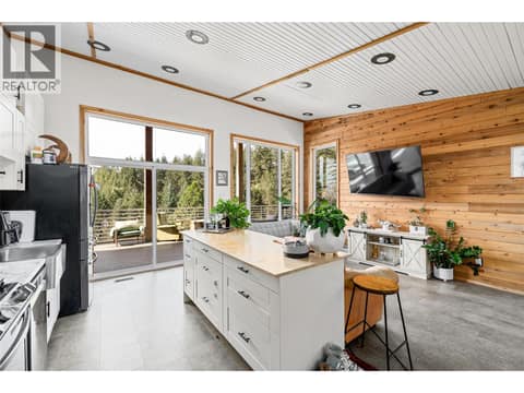 Photo 14 of 378 Lakewood Road, Fintry, Vernon