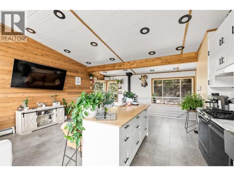 Photo 15 of 378 Lakewood Road, Fintry, Vernon