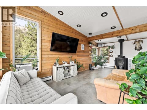 Photo 18 of 378 Lakewood Road, Fintry, Vernon