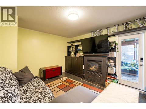 Photo 11 of 1816 43 Street, South Vernon