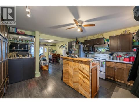 Photo 4 of 1816 43 Street, South Vernon