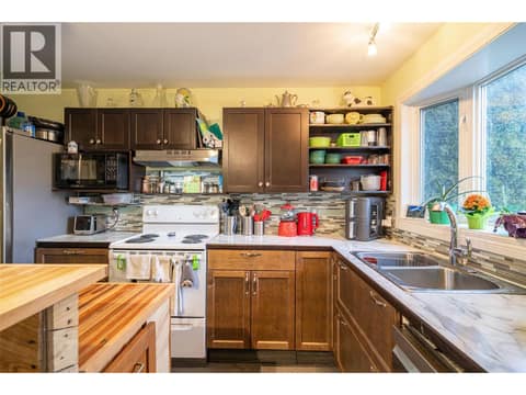 Photo 5 of 1816 43 Street, South Vernon