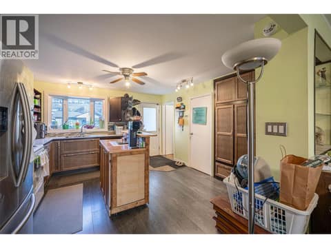 Photo 8 of 1816 43 Street, South Vernon