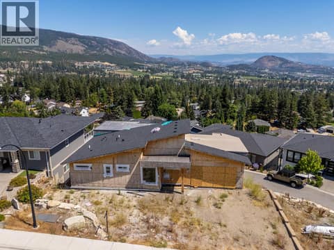Photo 2 of 3563 Goldie Way, Glenrosa, West Kelowna