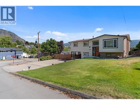 Photo 2 of 1863 Cathy Avenue, Black Mountain, Kelowna