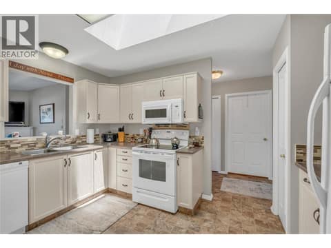 Photo 11 of 8907 Pineo Court Unit# 306, Main Town, Summerland