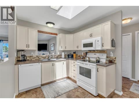 Photo 6 of 8907 Pineo Court Unit# 306, Main Town, Summerland