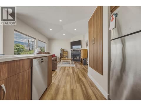 Photo 11 of 124 Sarsons Road Unit# 11, Middleton Mountain Vernon