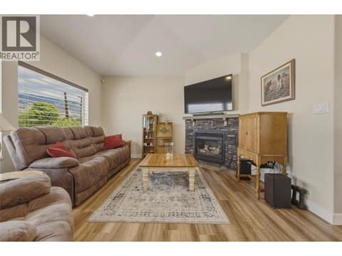 Photo 7 of 124 Sarsons Road Unit# 11, Middleton Mountain Vernon