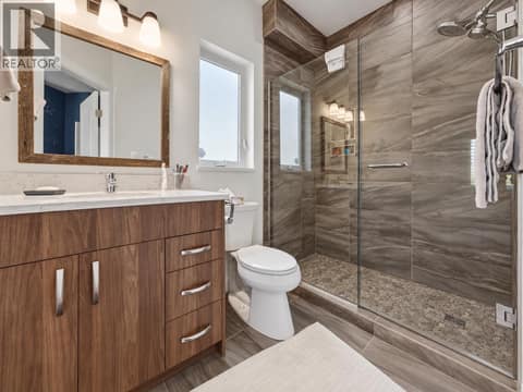 Ensuite Bathroom at 124 Sarsons Road Unit# 11, Middleton Mountain Vernon