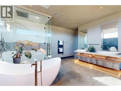 Primary ensuite at 4275 Todd Road, South East Kelowna
