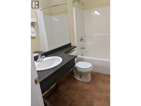 Photo 10 of 6203 Willow Avenue, Summerland Rural