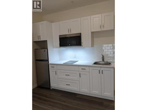 Photo 13 of 6203 Willow Avenue, Summerland Rural