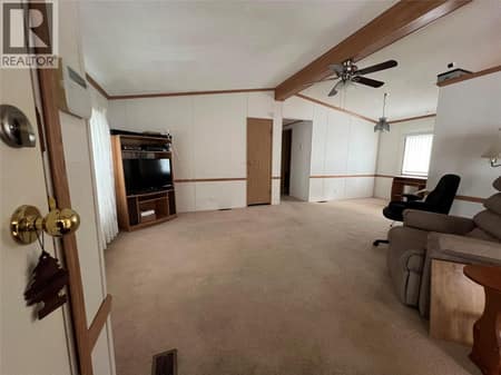 Living room at 5484 25 Avenue Unit# 123, South Vernon