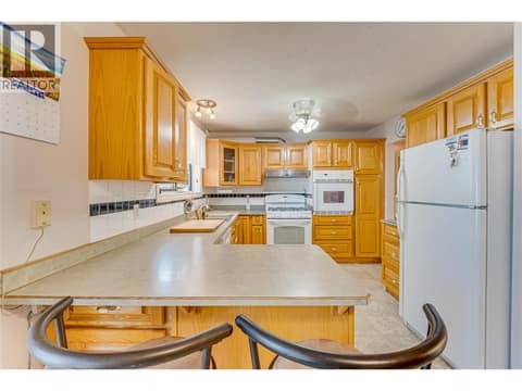 Eating Bar at 3472 Lockhart Crescent, Armstrong/ Spall., Spallumcheen
