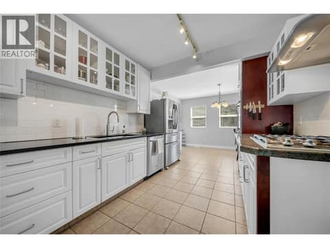 Photo 8 of 1366 Ridgedale Avenue, Columbia/Duncan, Penticton