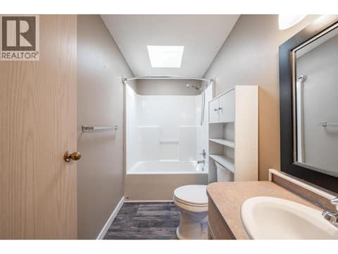Full bathroom off hallway at 9510 Highway 97 N Unit# 26, Swan Lake West, Vernon
