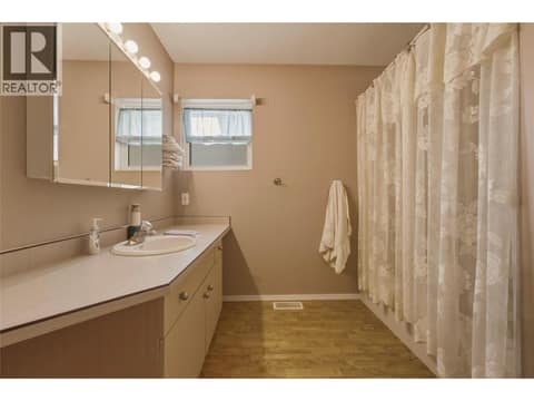 Photo 31 of 19 Preston Crescent, Enderby / Grindrod