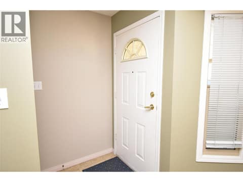 Entrance foyer at 3906 Pleasant Valley Road Unit# 19, Harwood, Vernon