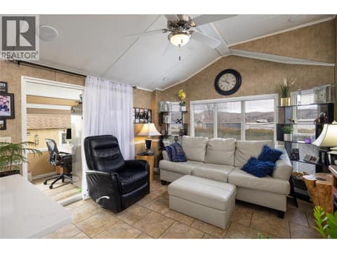 Living room at 8000 Highland Road Unit# 33, North BX, Vernon