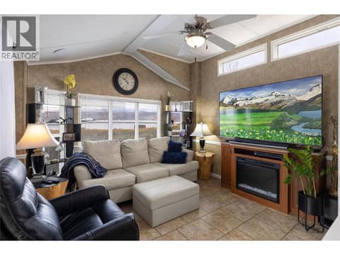 Living room with vaulted ceilings at 8000 Highland Road Unit# 33, North BX, Vernon