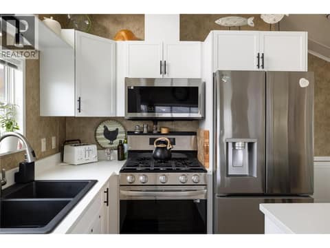 Updated Stainless appliances at 8000 Highland Road Unit# 33, North BX, Vernon