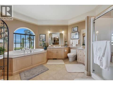 Primary ensuite at 594 Mountain Drive, Okanagan North, Vernon