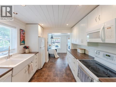 Photo 2 of 9705 SARGEANT Street, Main Town, Summerland