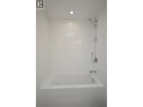 Tile tub surround at 8900 Jim Bailey Road Unit# 126, Lake Country East / Oyama, Kelowna