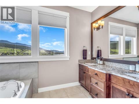 5-Piece Ensuite at 8780 Braeburn Drive, Middleton Mountain Coldstream