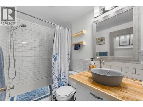 Main 4 piece bath. at 610 Katherine Road Unit# 12, West Kelowna Estates