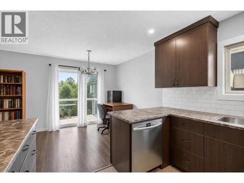 Photo 5 of 4202 16 Avenue, South Vernon