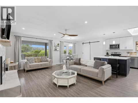 Photo 5 of 728 DRIFTWOOD Place, Westmount, Kamloops