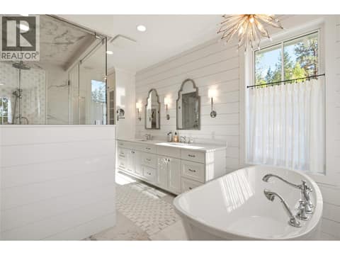 Primary Ensuite at 4588 Sallows Road, South East Kelowna