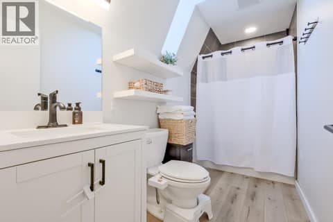 Carriage House Bath at 2241 Rojem Road, Dilworth Mountain, Kelowna
