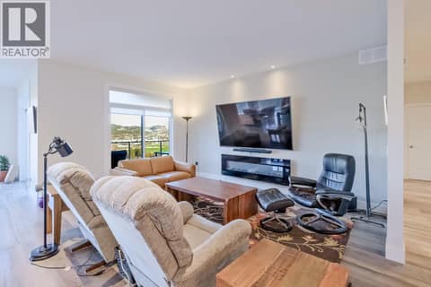 Family Room at 2241 Rojem Road, Dilworth Mountain, Kelowna