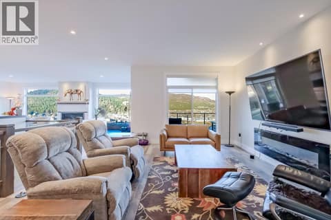 Family Room at 2241 Rojem Road, Dilworth Mountain, Kelowna