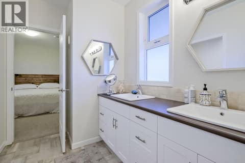 Lower Level Ensuite at 2241 Rojem Road, Dilworth Mountain, Kelowna