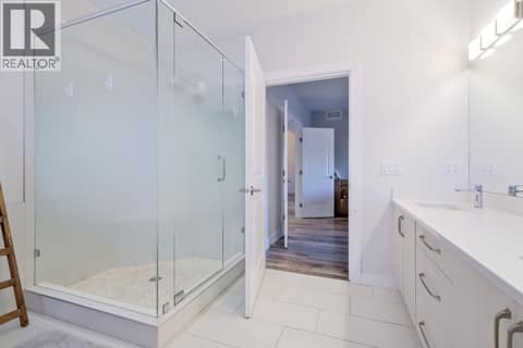 Primary Ensuite at 2241 Rojem Road, Dilworth Mountain, Kelowna