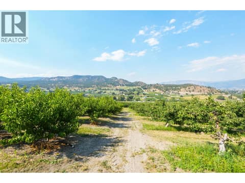Photo 25 of 9827 Gillard Avenue, Summerland Rural