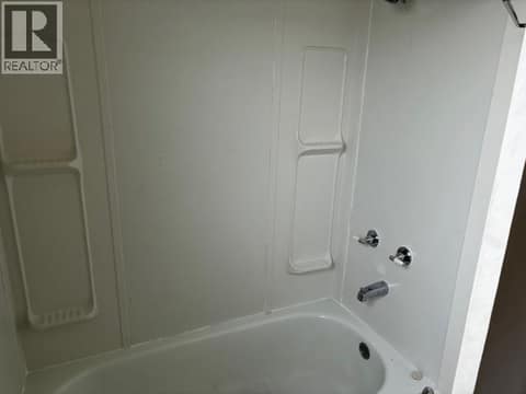 Unit #1 Tub at 3601 31 Street, City of Vernon