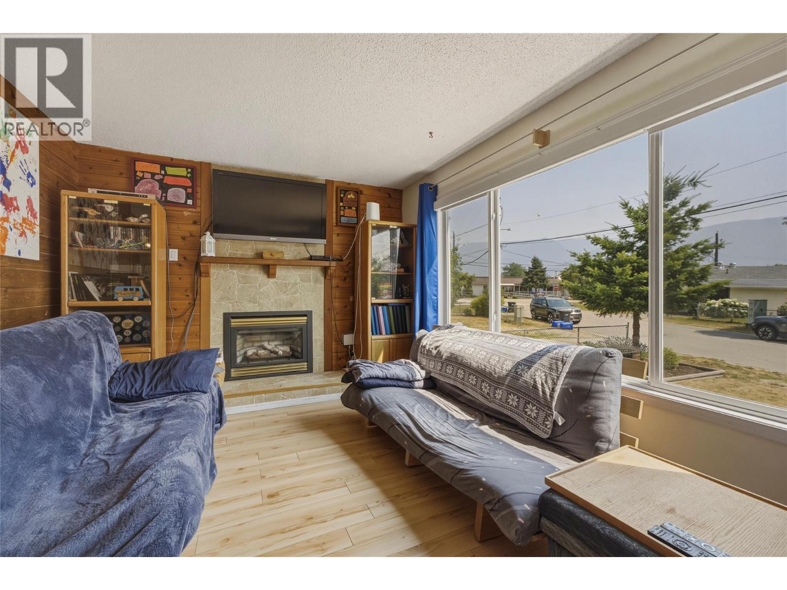 Photo 11 of 3343 Belaire Drive, Armstrong/ Spall.