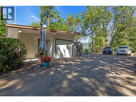 Garage and studio / guest room at 12110 Trewhitt Road W, Lake Country East / Oyama